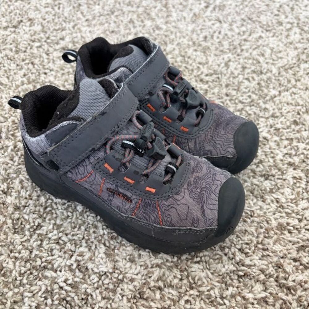 Size 10 / Boys KEEN Sneakers